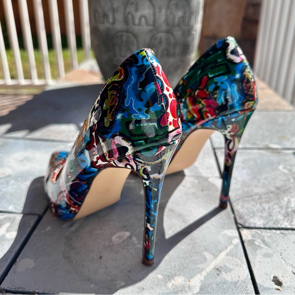Gorgeous Graffiti Pumps - Size 8.5 - Picture 2 of 6